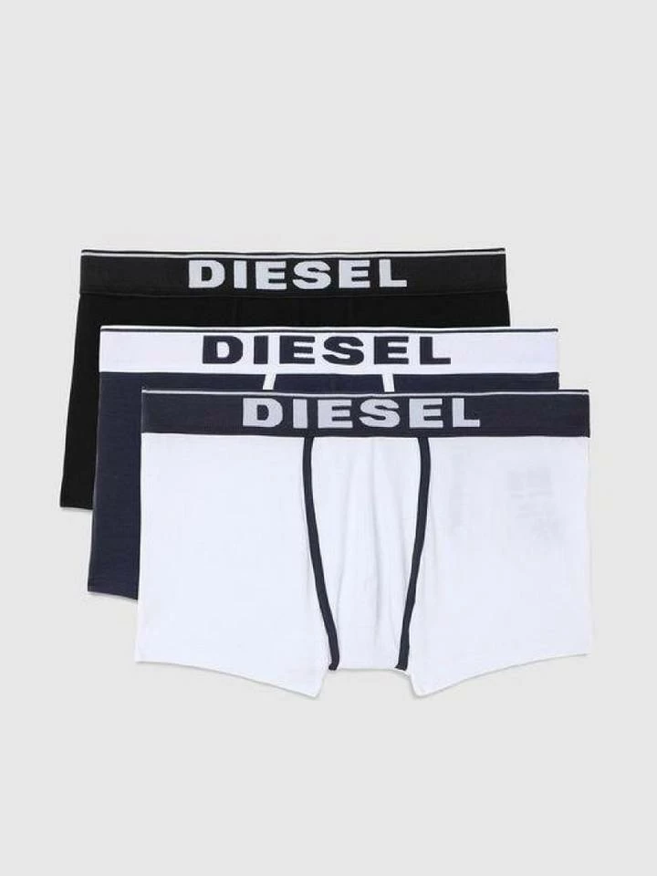Diesel Boxershorts »Damien Classic Trunk« (3 Stück) im 3er Pack Grau#ft5_slash#oliv#ft5_slash#blau, Schwarz#ft5_slash#weiß#ft5_slash#rot, Schwarz#ft5_slash#weiß#ft5_slash#blau, Rot#ft5_slash#hellblau#ft5_slash#blau 9 Diesel Boxershorts »Damien Classic Trunk« (3 Stück) im 3er Pack Grau#ft5_slash#oliv#ft5_slash#blau, Schwarz#ft5_slash#weiß#ft5_slash#rot, Schwarz#ft5_slash#weiß#ft5_slash#blau, Rot#ft5_slash#hellblau#ft5_slash#blau – Bild 9